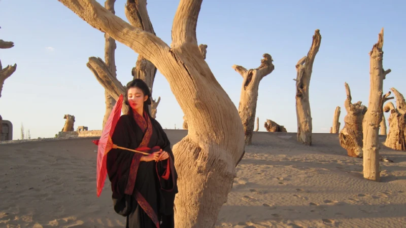 Why Wang Churan’s Warring States Robe Strikes a Modern Chord