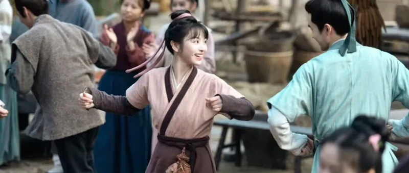 Why a Collar Direction Sparked a Cultural Debate