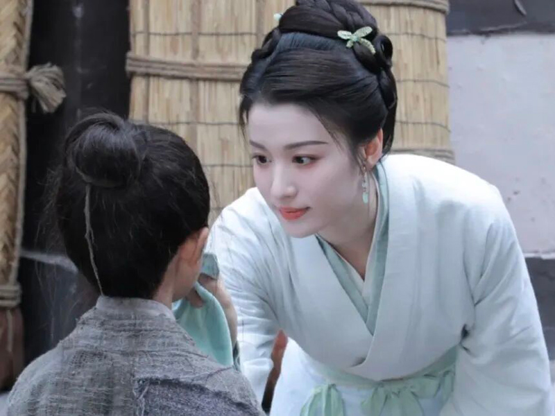 Why a Collar Direction Sparked a Cultural Debate