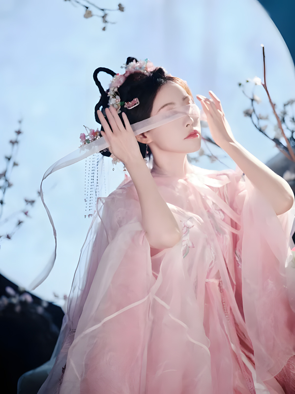 Zhu Xudan Shines in Pink Hanfu and Cloak