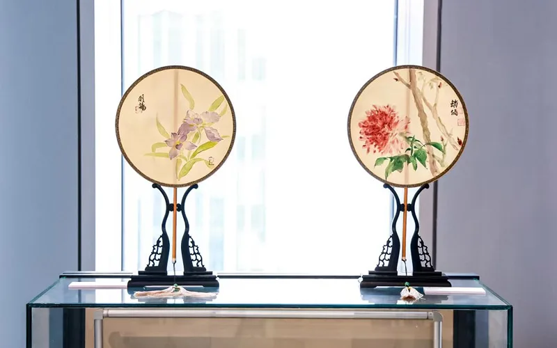 At Xinhua Art Museum, Fan Painting Holds a Millennium