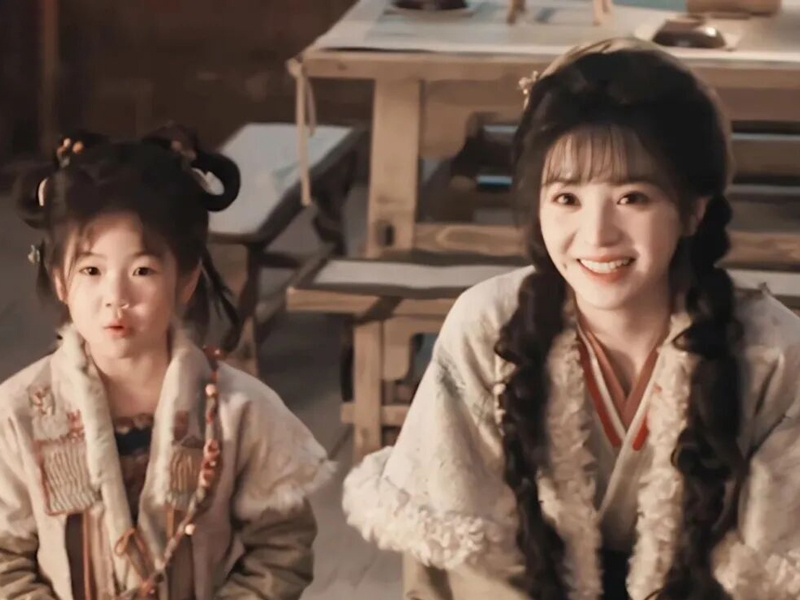 Pursuit of Jade: Butcher Girl Rescues Fallen Marquis in Snow!