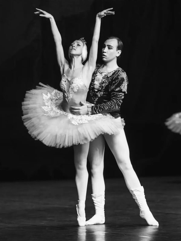 Experience Swan Lake’s Classic Charm in Huizhou