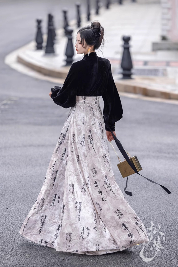 Fashiona Hanfu with Traditional Calligraphy Elements Women Streetwear New Trend
