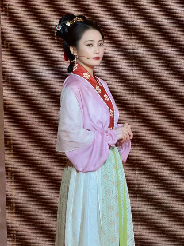 Jiang Qinqin Shines in Song - Style Hanfu