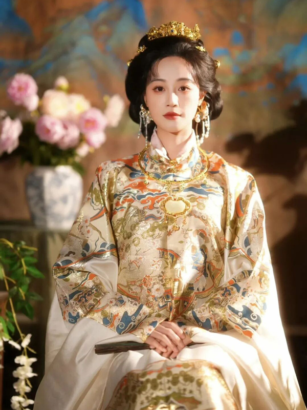 Lan Yingying Wows in Tang & Ming Style Hanfu