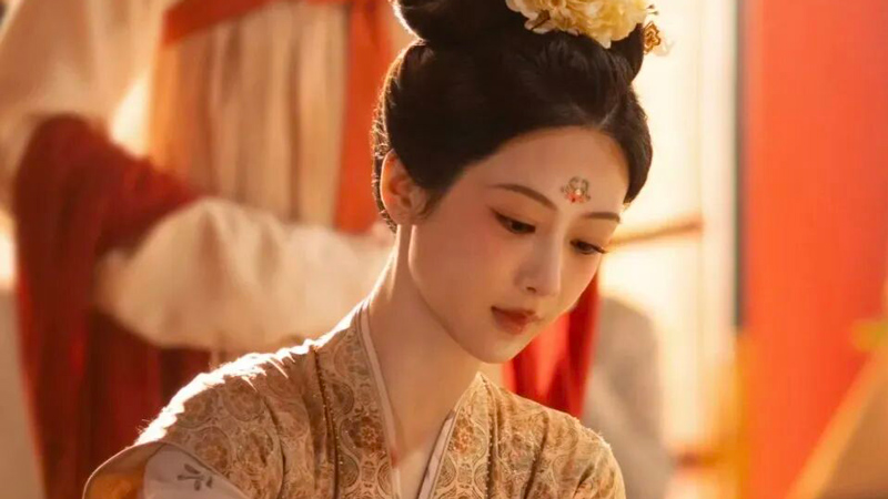 Tang Dynasty Peach Blossom Makeup Guide