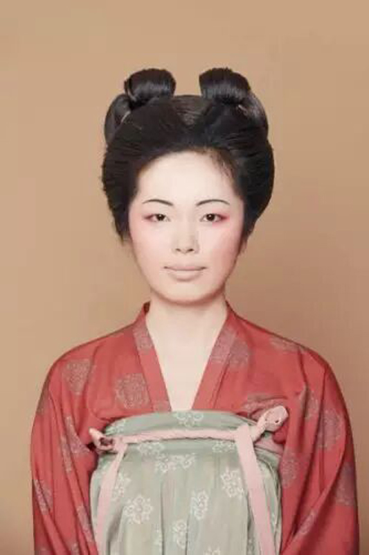 Tang Dynasty Peach Blossom Makeup Guide