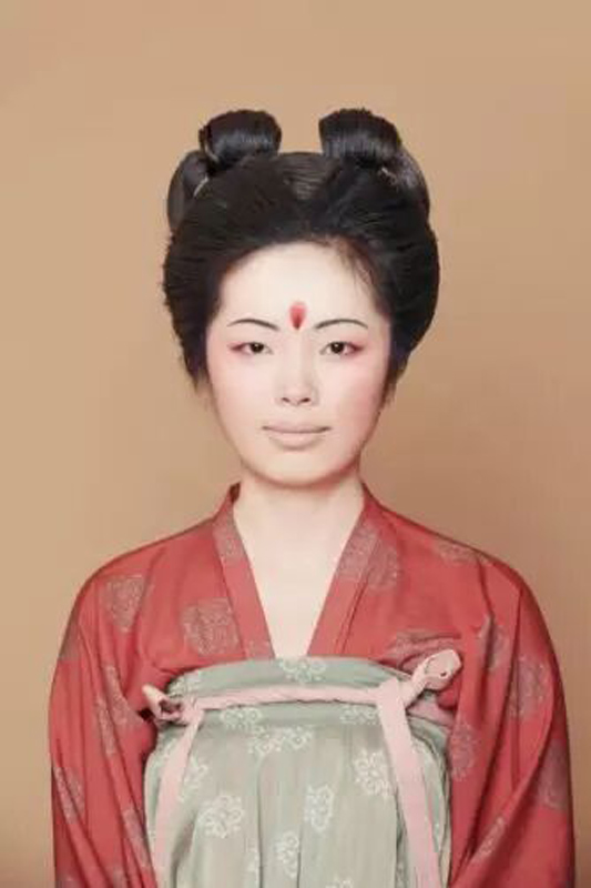 Tang Dynasty Peach Blossom Makeup Guide