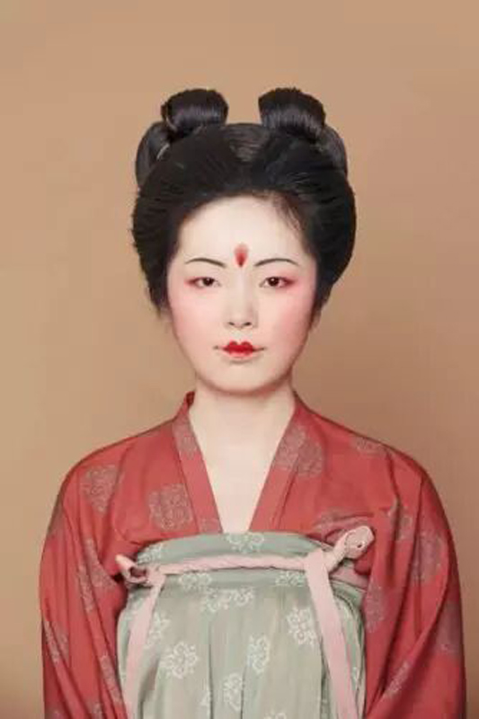 Tang Dynasty Peach Blossom Makeup Guide