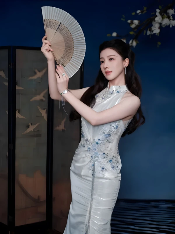 The Charm of Qipao in Wang Herun’s Guofeng Look
