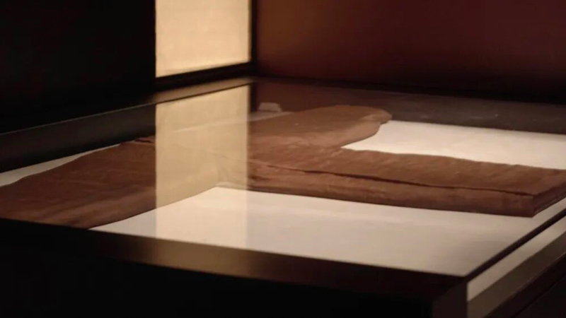 The Giant Chu Robe of Hubei Museum