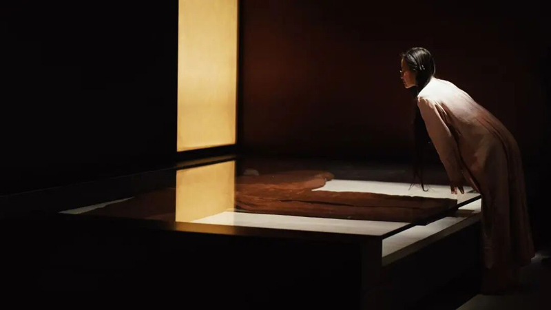 The Giant Chu Robe of Hubei Museum