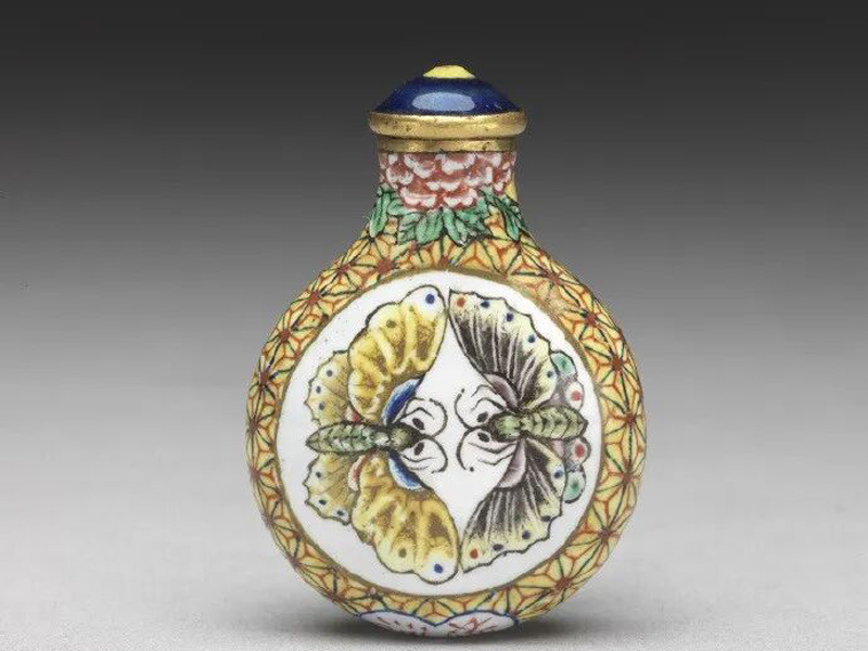 The Story of the Chinese Snuff Bottle