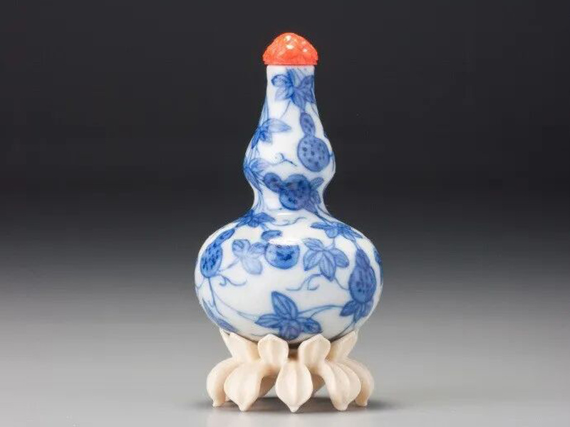 The Story of the Chinese Snuff Bottle