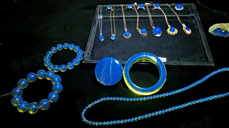 3 Ways to Tell Blue Amber Apart