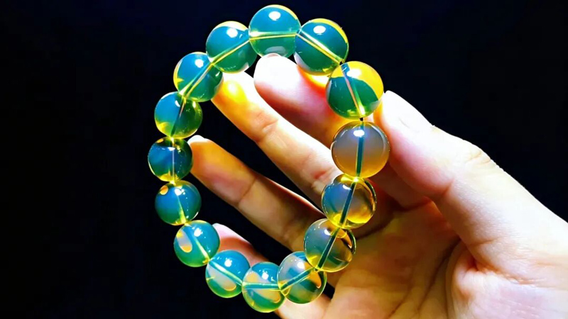 3 Ways to Tell Blue Amber Apart