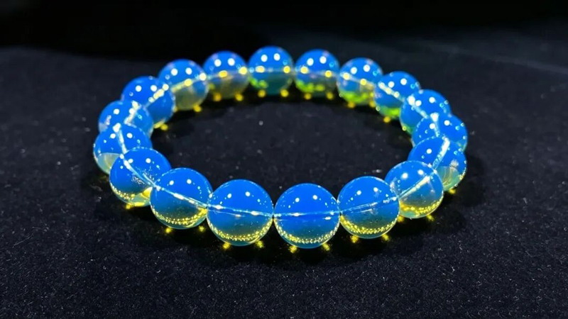 3 Ways to Tell Blue Amber Apart