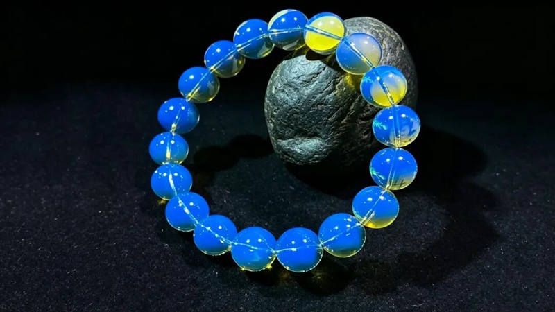 3 Ways to Tell Blue Amber Apart