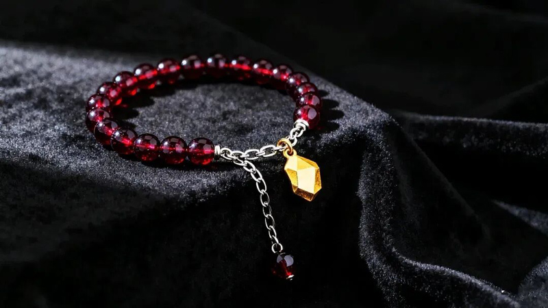 4 Ways to Style Garnet Jewelry for a Look