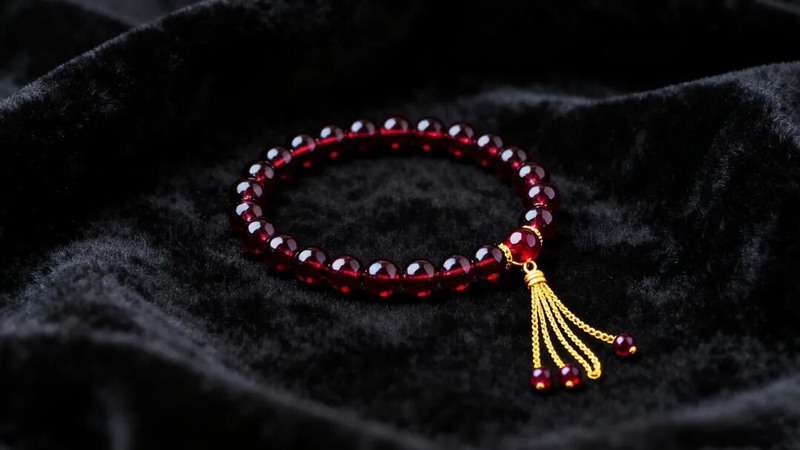 4 Ways to Style Garnet Jewelry for a Look