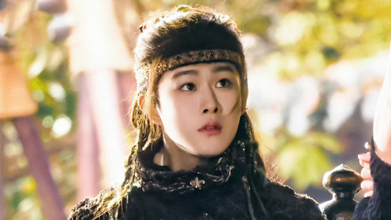 5 Stars Shining Bright in Veil of Shadows