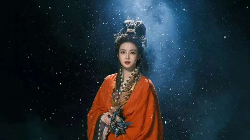5 Stars in Classic Chinese Costumes