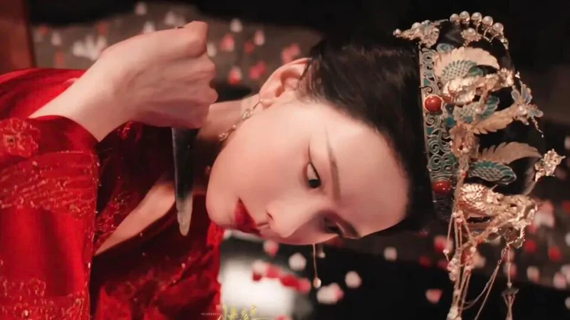 Chen Duling’s Phoenix Crown: Ming or Qing Style?