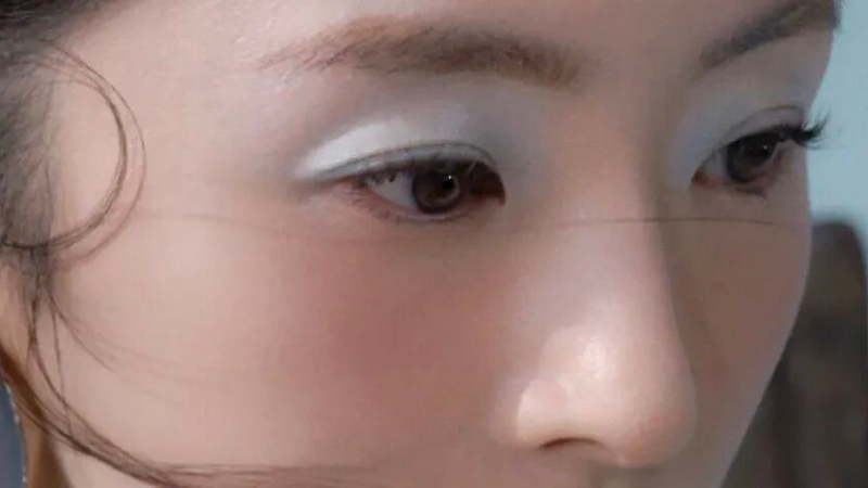 Deep Cyan & White: Hu Bingqing’s Bijia Hanfu