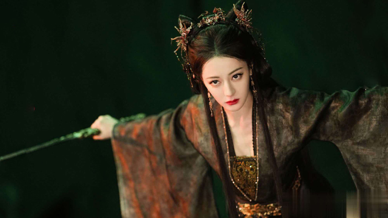 Love Beyond the Grace: He Simu’s Mortal Senses