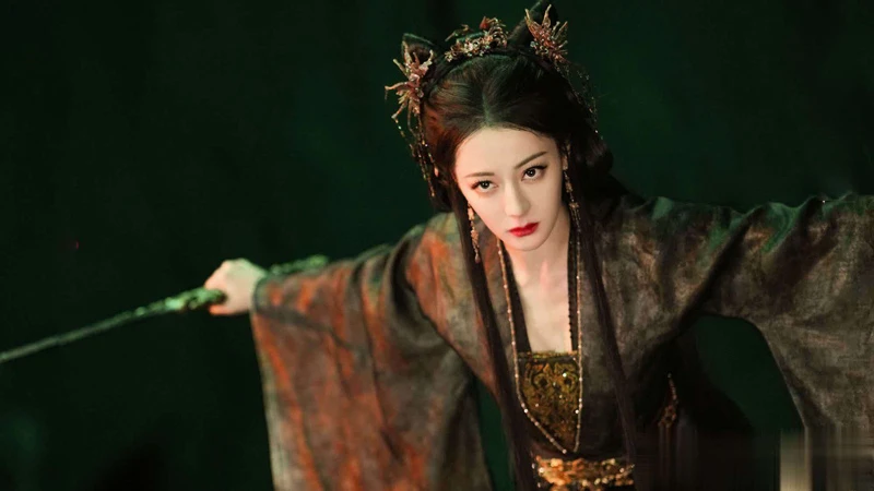 Love Beyond the Grace: He Simu’s Mortal Senses
