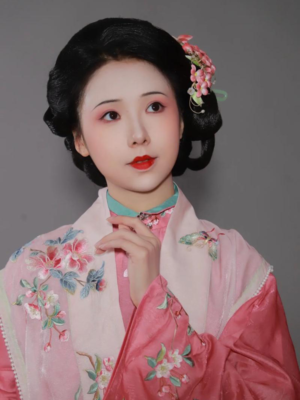 Symbols of Ming Dynasty Female Attire