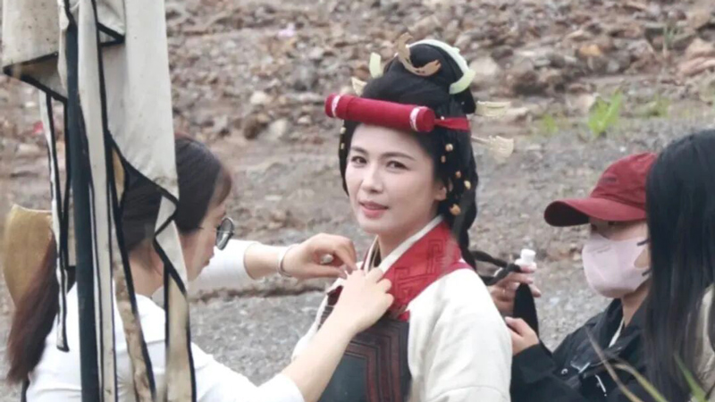 The Ancient Headband Behind Liu Tao’s Look