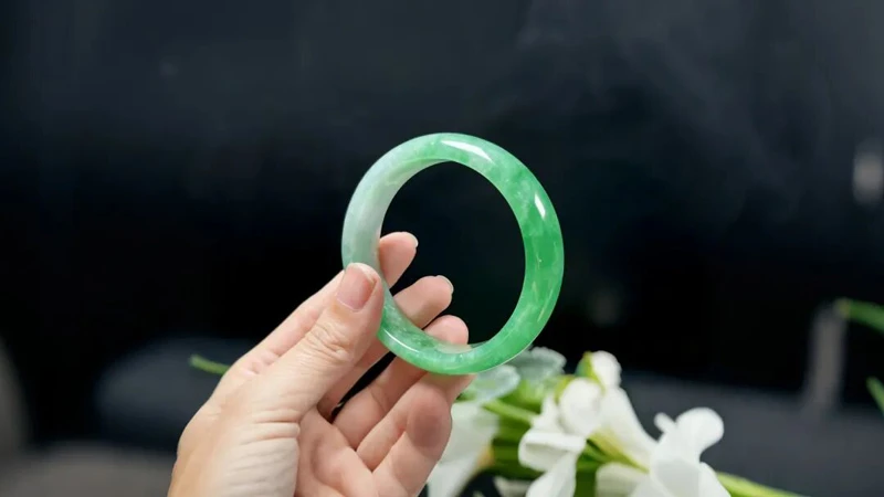 The Guide to Telling jadeite and nephrite Apart