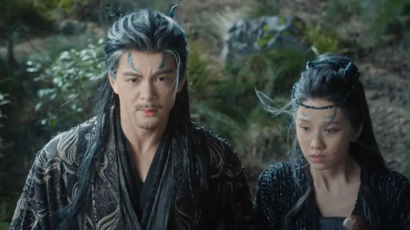 Veil of Shadows: Why Fog and Light Tops