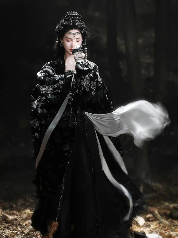 Veil of Shadows: Why Wu Wuyan Cut Her Tail