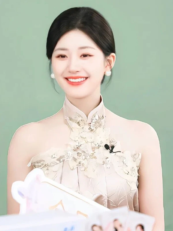 4 Actresses in Oriental Charm