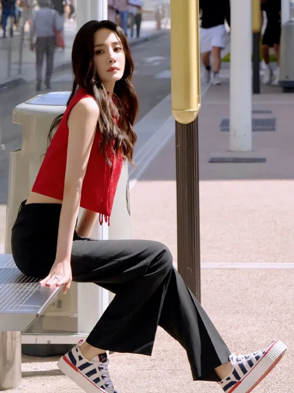 4 Actresses in Oriental Charm