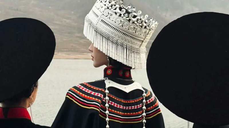 Ju Jingyi’s Yi Ethnic Silver Crown