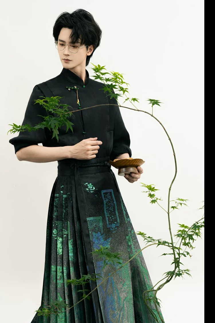 Modern Men Hanfu Ming Dynasty Style Ma Mian Skirt in Green