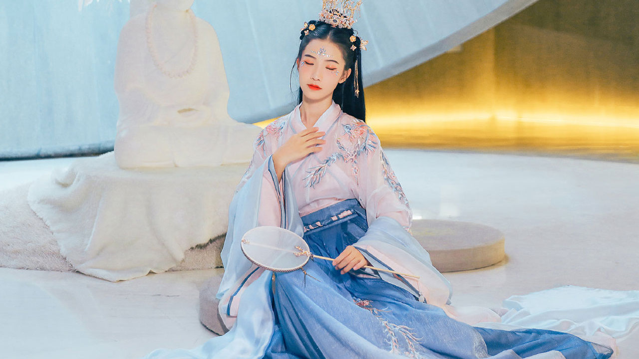 Ruqun Hanfu: Qixiong & Qiyao Styles, History & Wearing Guide