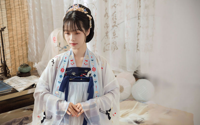 Ruqun Hanfu: Qixiong & Qiyao Styles, History & Wearing Guide