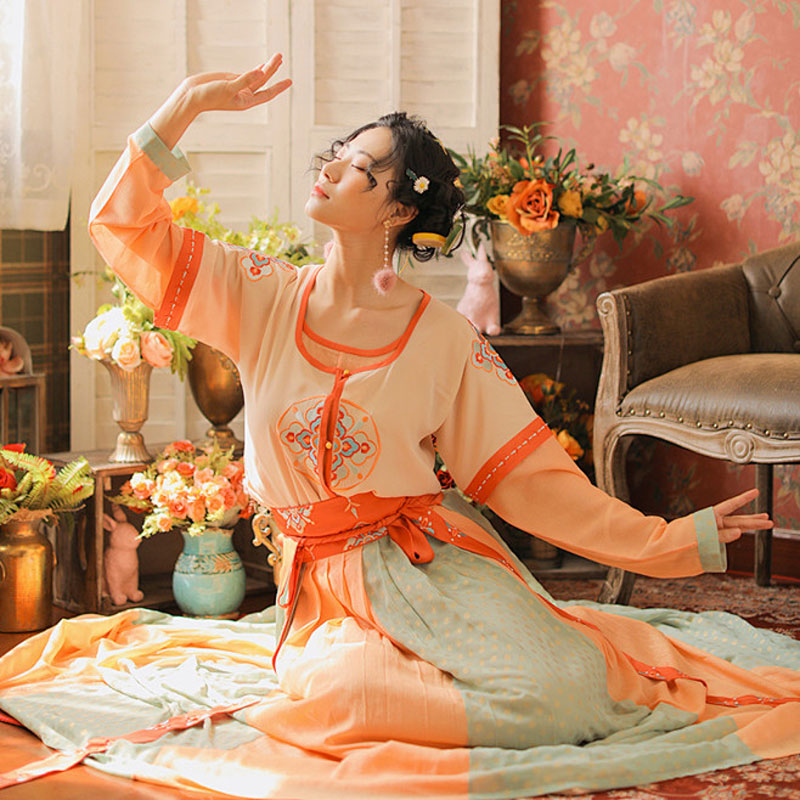 Ruqun Hanfu: Qixiong & Qiyao Styles, History & Wearing Guide