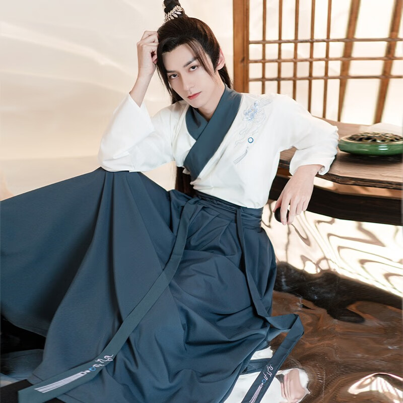 Ruqun Hanfu: Qixiong & Qiyao Styles, History & Wearing Guide