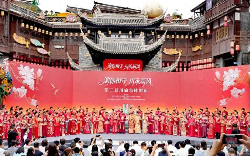 Sixty Couples Take Part in Hanfu Rites at Ciqikou