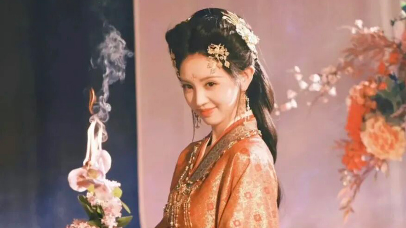 Stop Giving Ancient Heroines Modern Bangs!