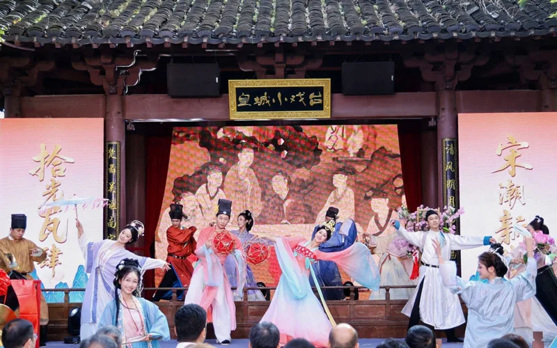 Wasi Culture Show Fills a Hangzhou Neighbourhood