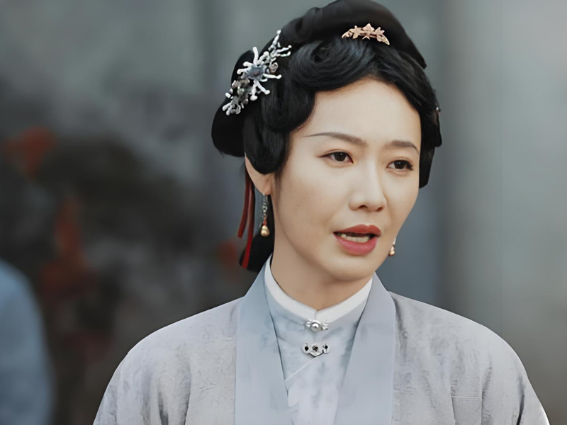 Why Did a Widow in The Mo Banish Li Zhen’s Family?