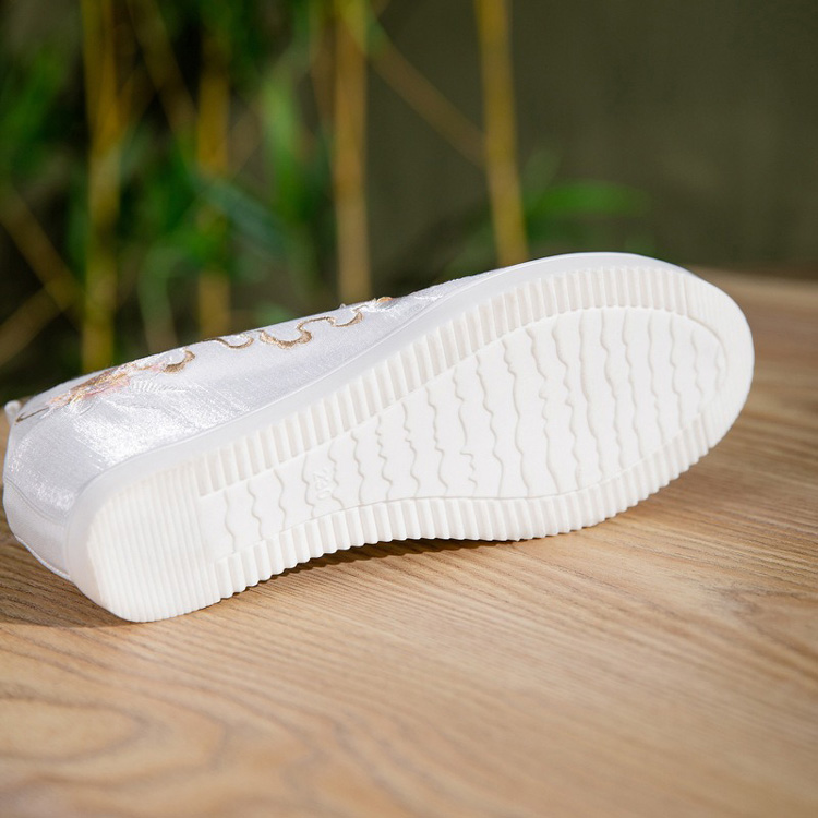 Women Embroidered Hanfu Shoes with Hidden Wedge