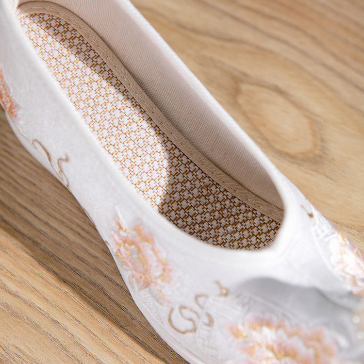 Women Embroidered Hanfu Shoes with Hidden Wedge